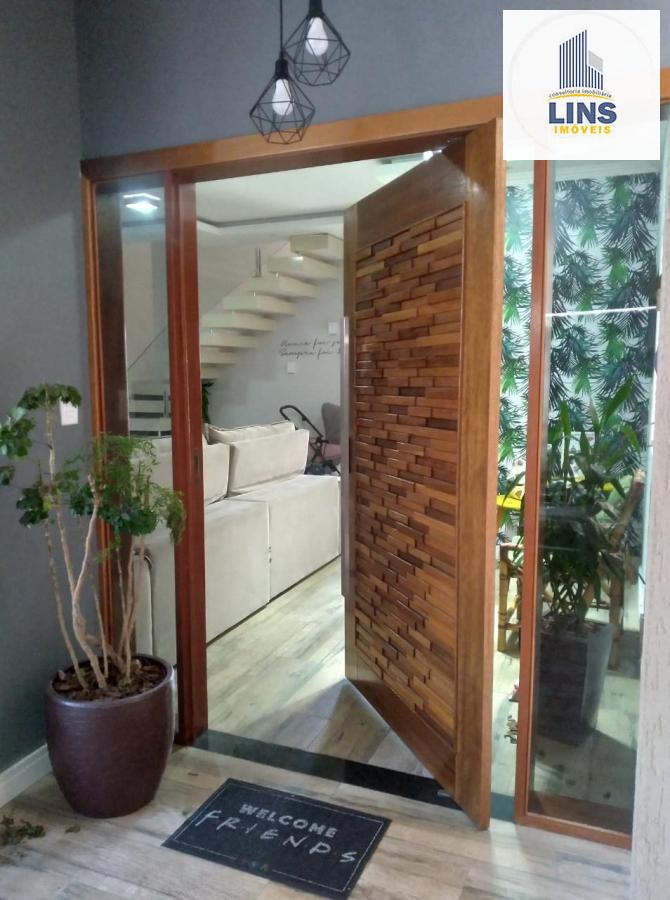 Sobrado, 3 quartos, 192 m² - Foto 1