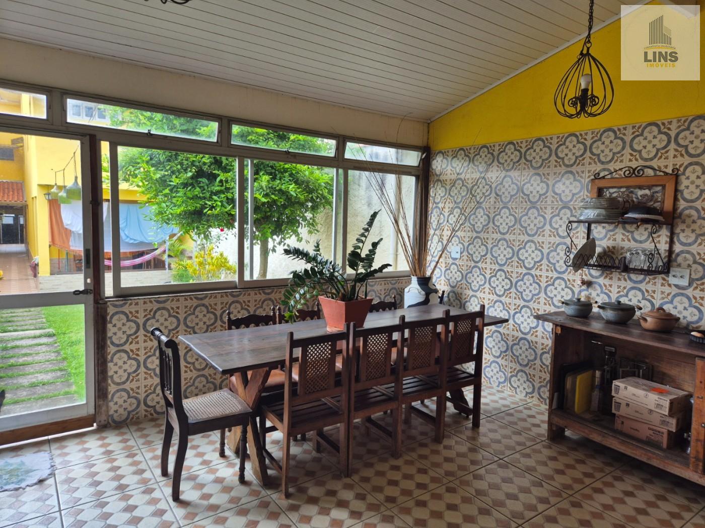 Sobrado, 4 quartos, 236 m² - Foto 1